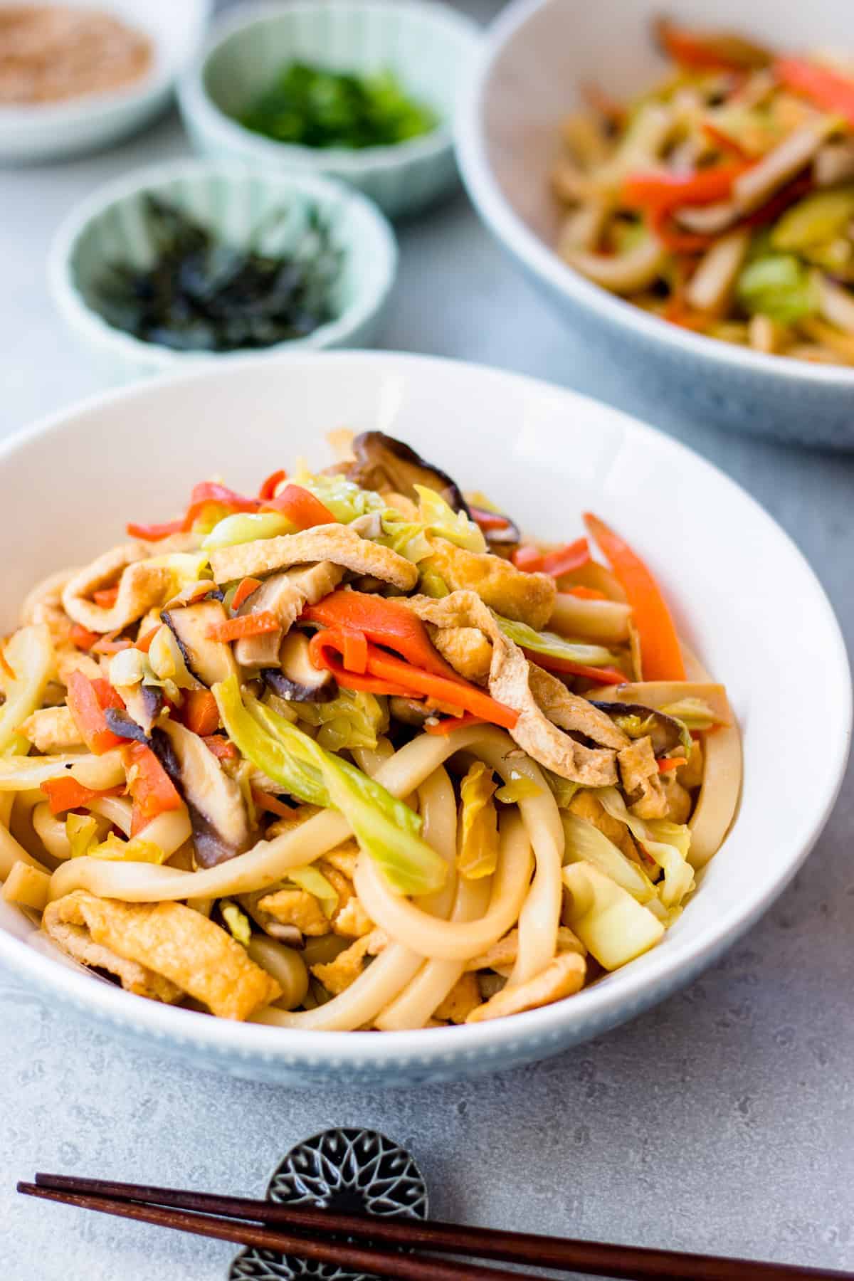 10 Minute Cabbage Udon Noodles - SO VEGAN