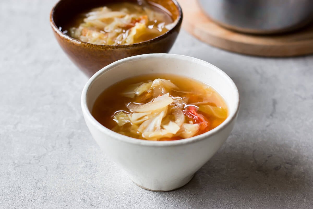 Cabbage and tomato miso soup served in a bowl.