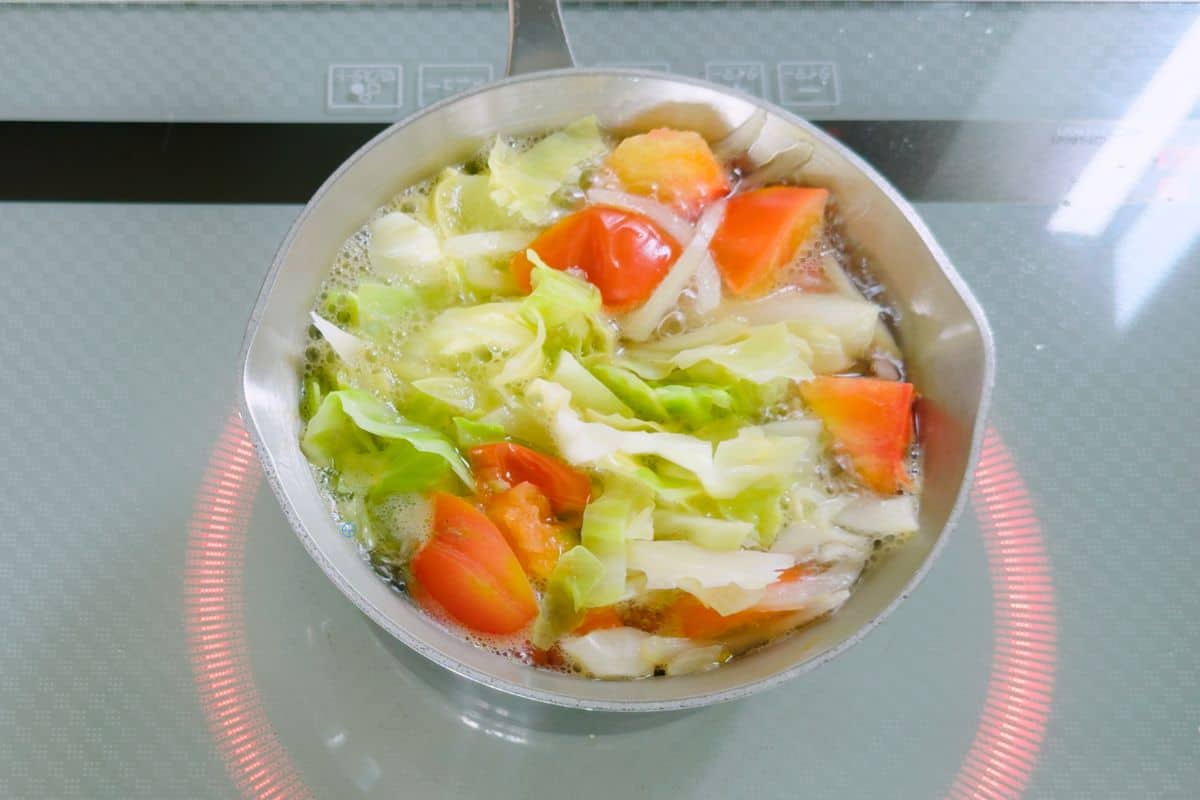 How to make cabbage miso soup.