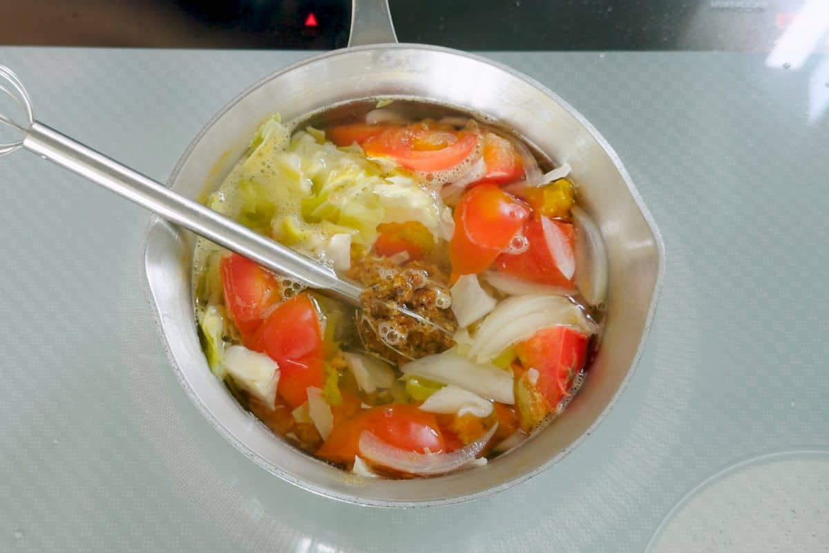 How to make cabbage miso soup.