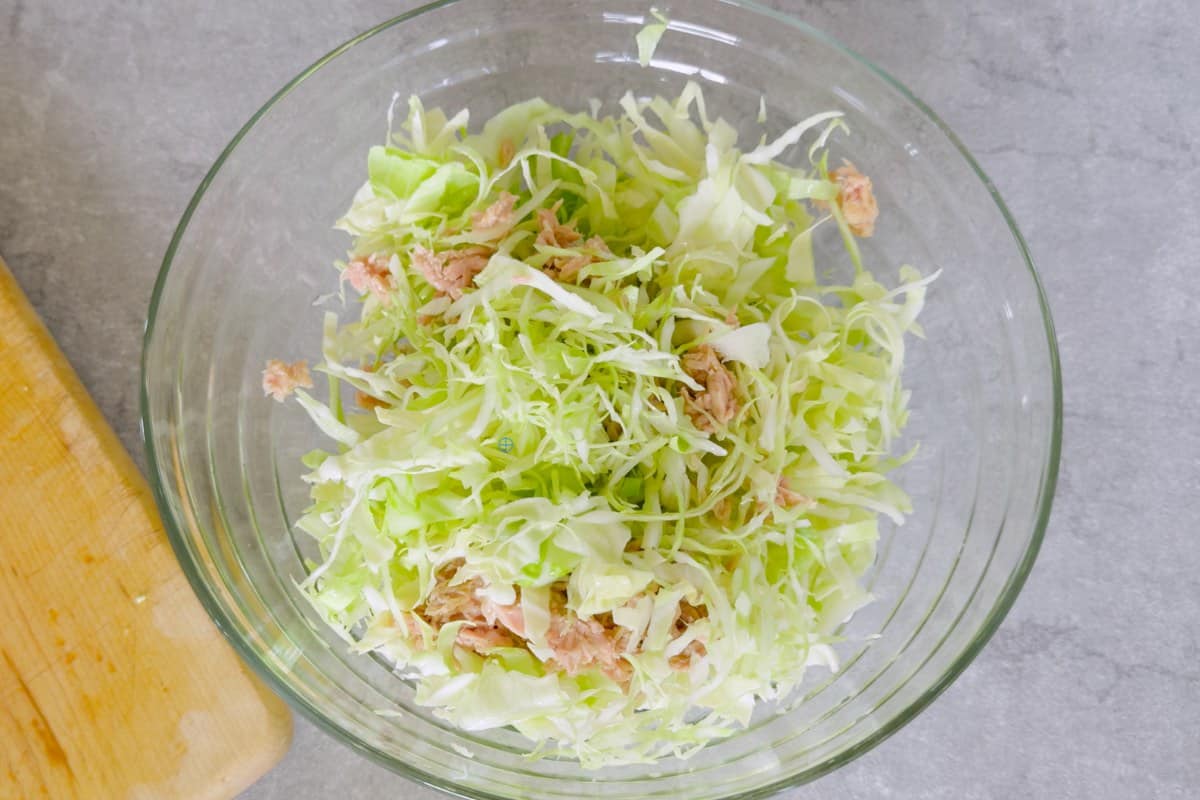 How to make cabbage salad.