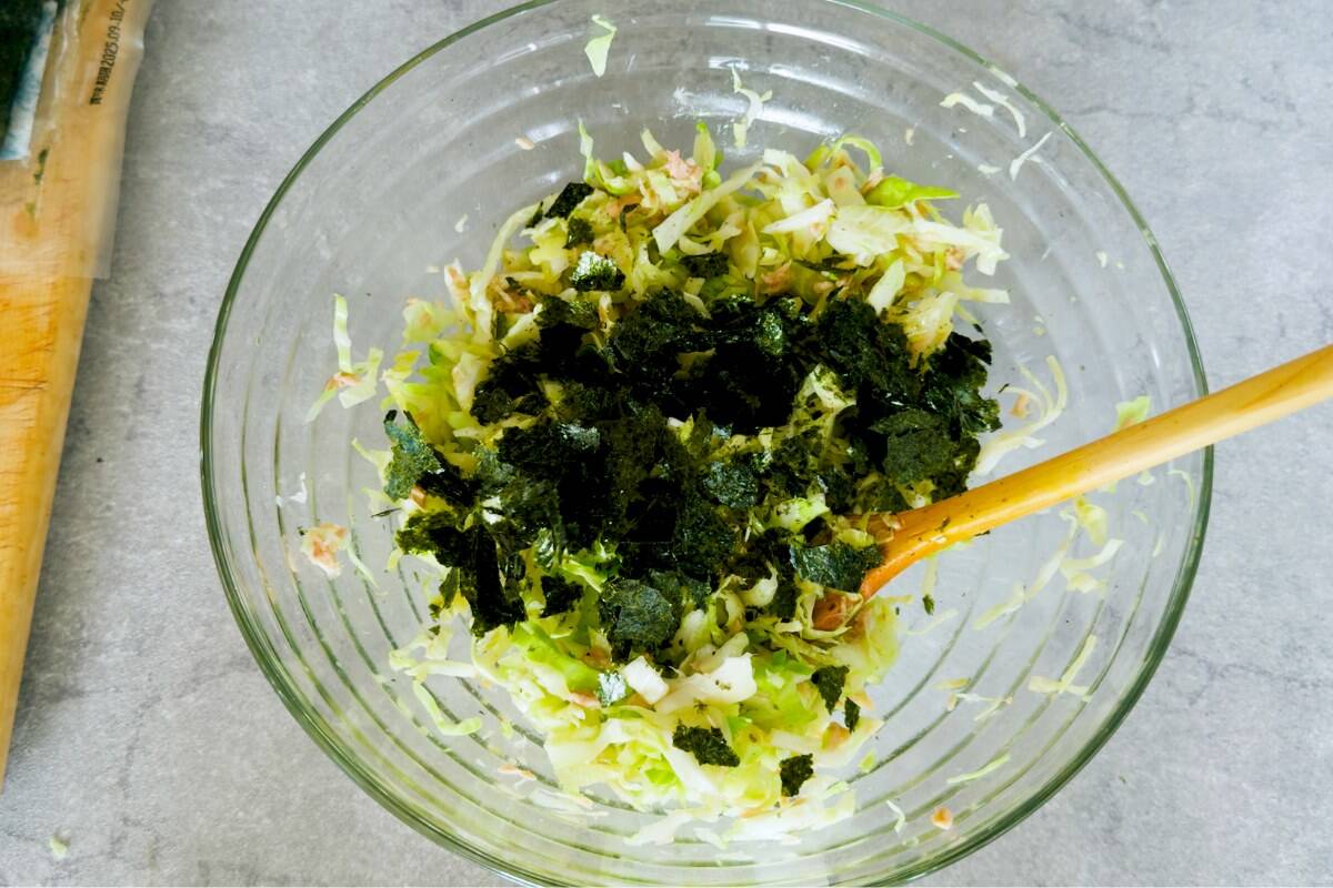 How to make cabbage salad.