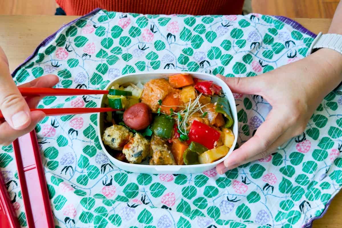 Sweet and sour stir-fry bento.