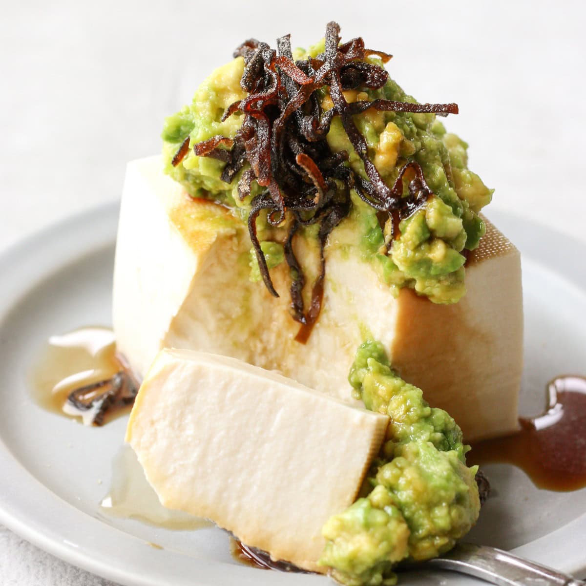 Hiyayakko with avocado.
