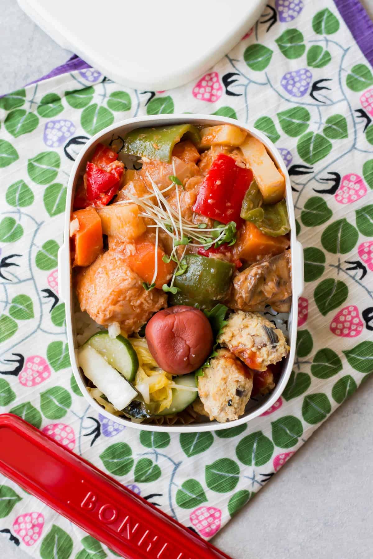 Sweet and sour stir-fry bento.