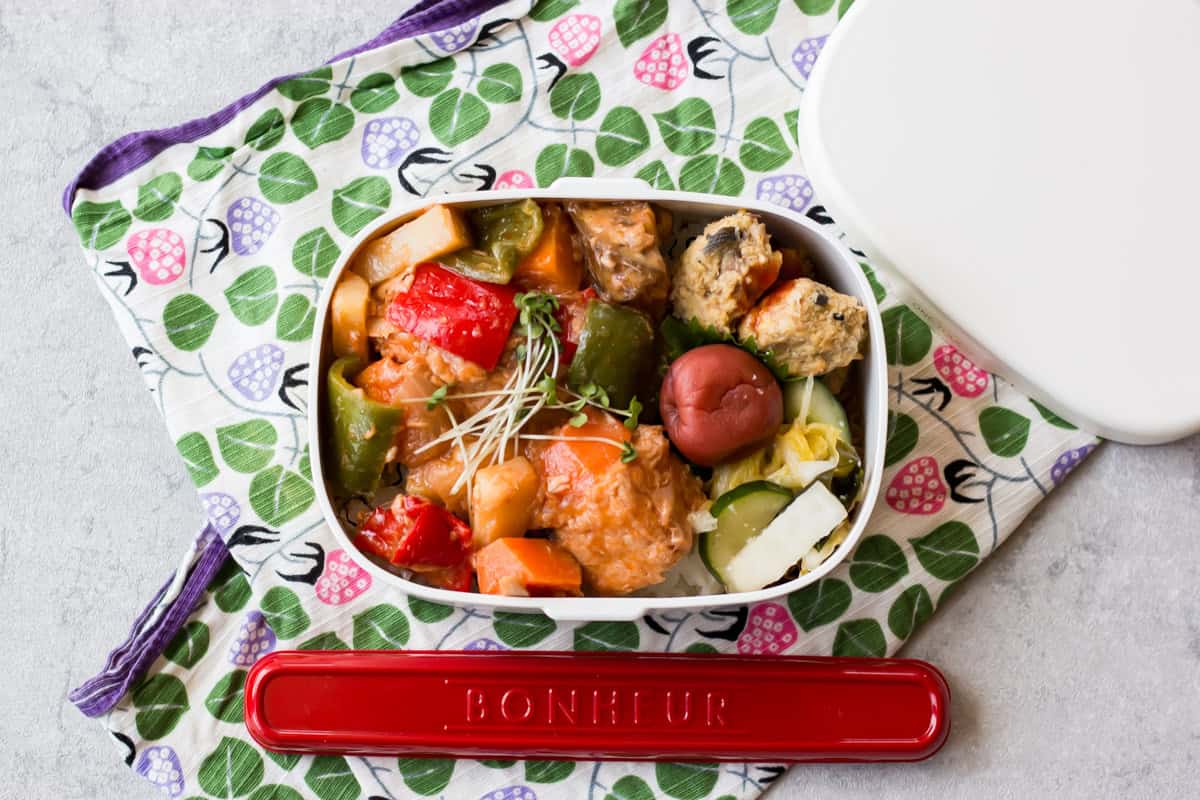 Sweet and sour stir-fry bento.