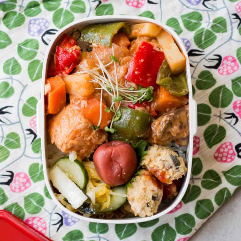 Sweet and sour stir-fry bento.