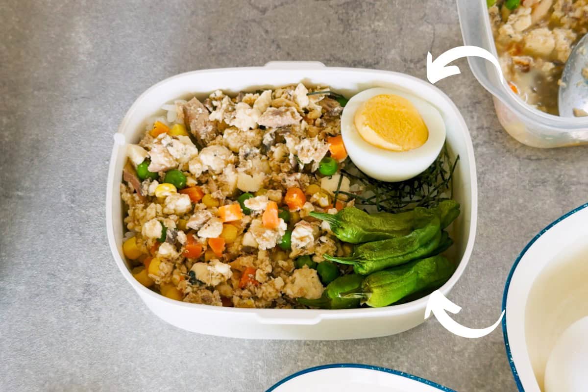 How to pack tofu soboro bento.
