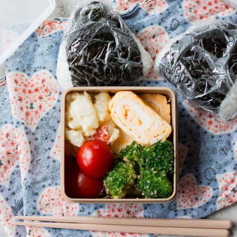 Tuna mayo onigiri bento.