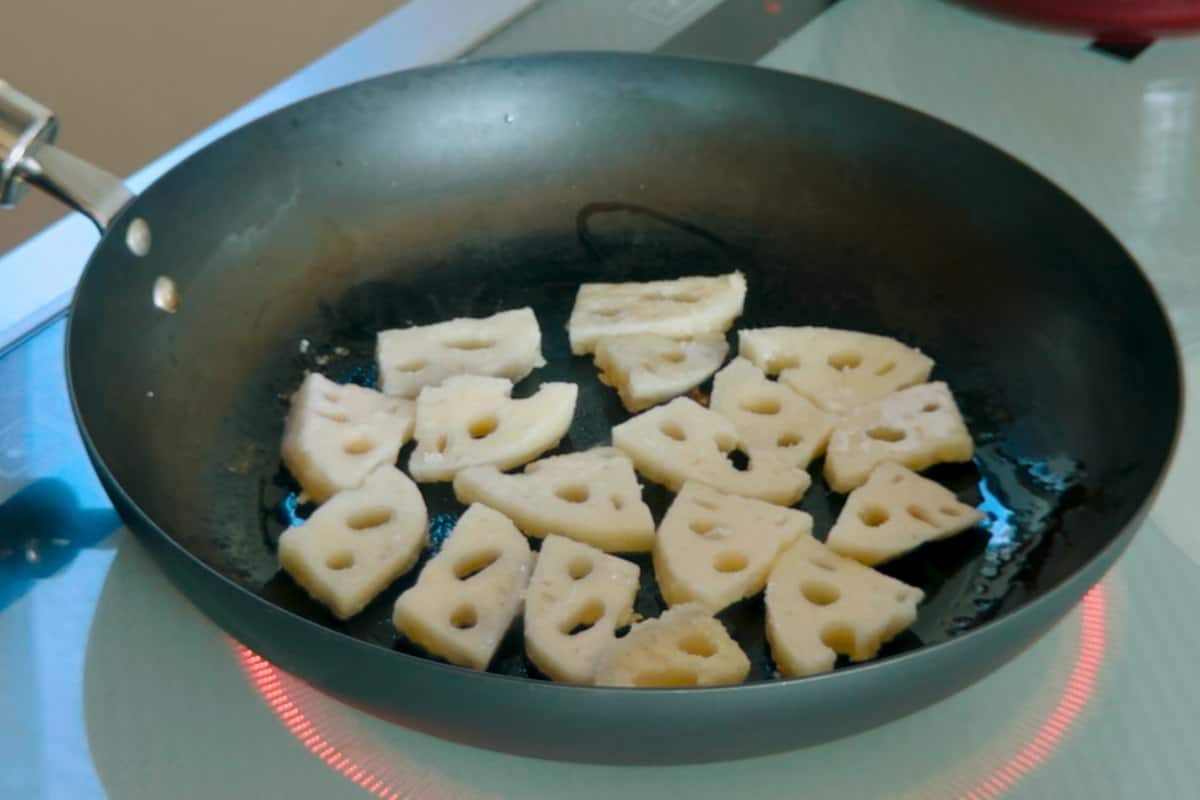 How to make sweet potato and lotus root with sweet sour sauce.