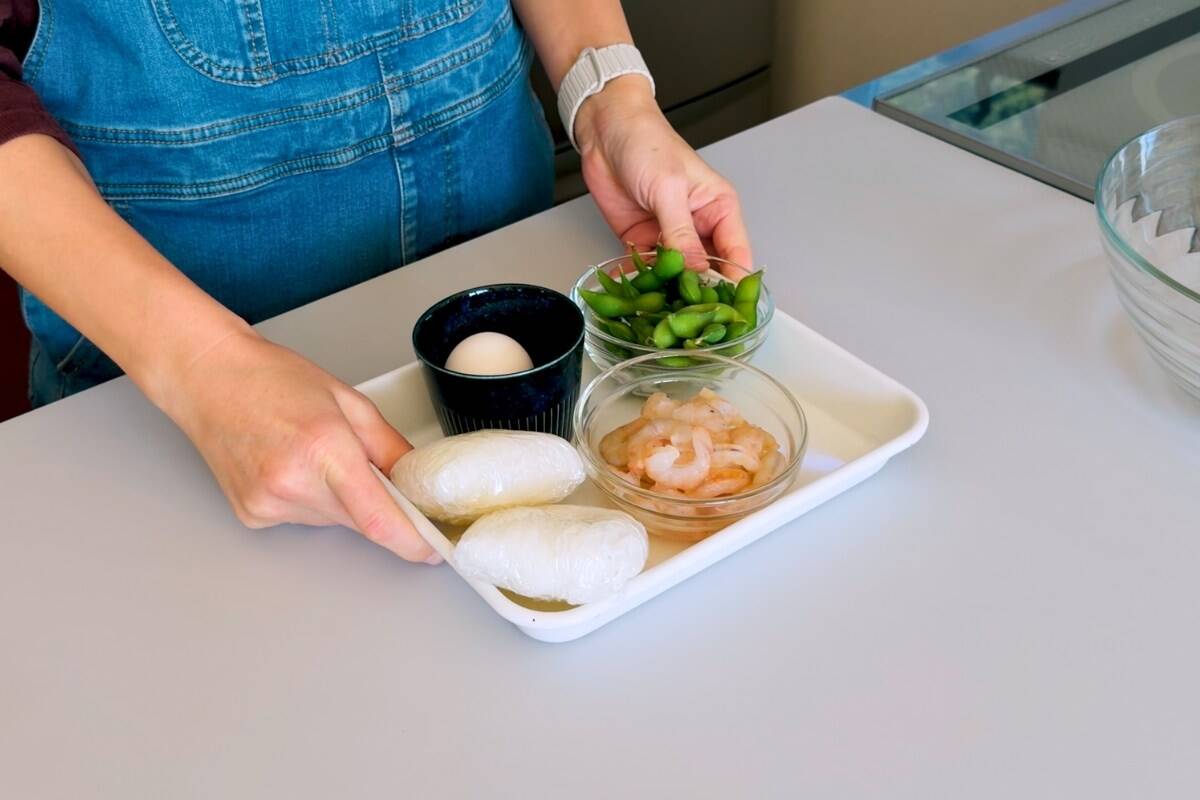 How to make rice okonomiyaki.