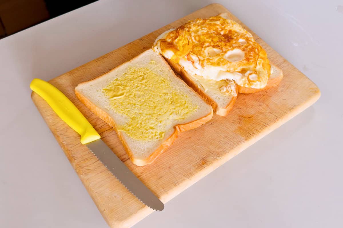 How to make teriyaki egg sandwich.