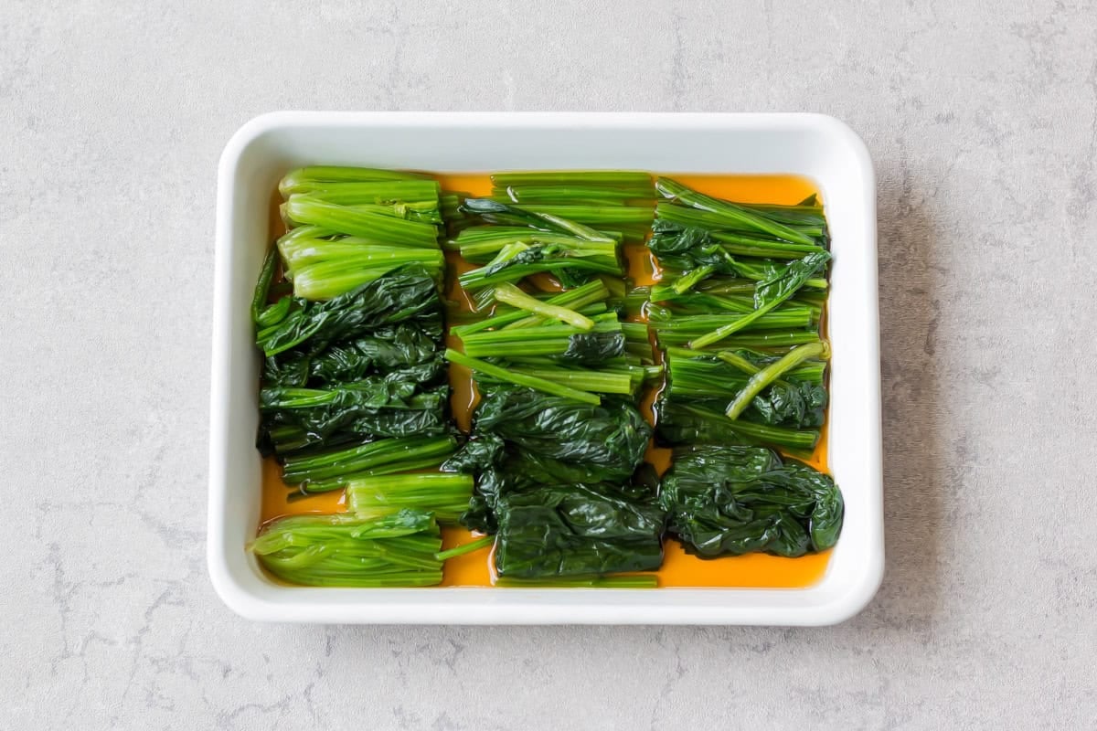 Spinach ohitashi on a tray.