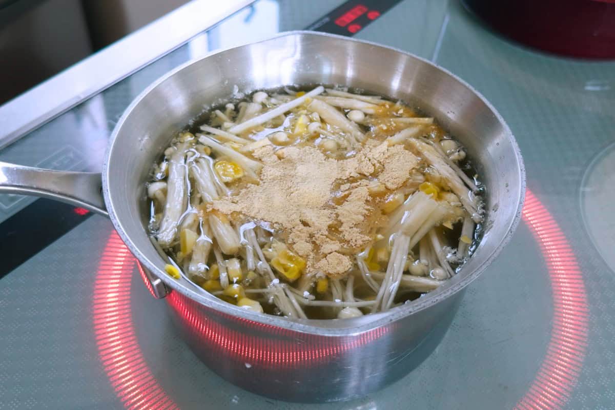 How to make corn and egg soup.