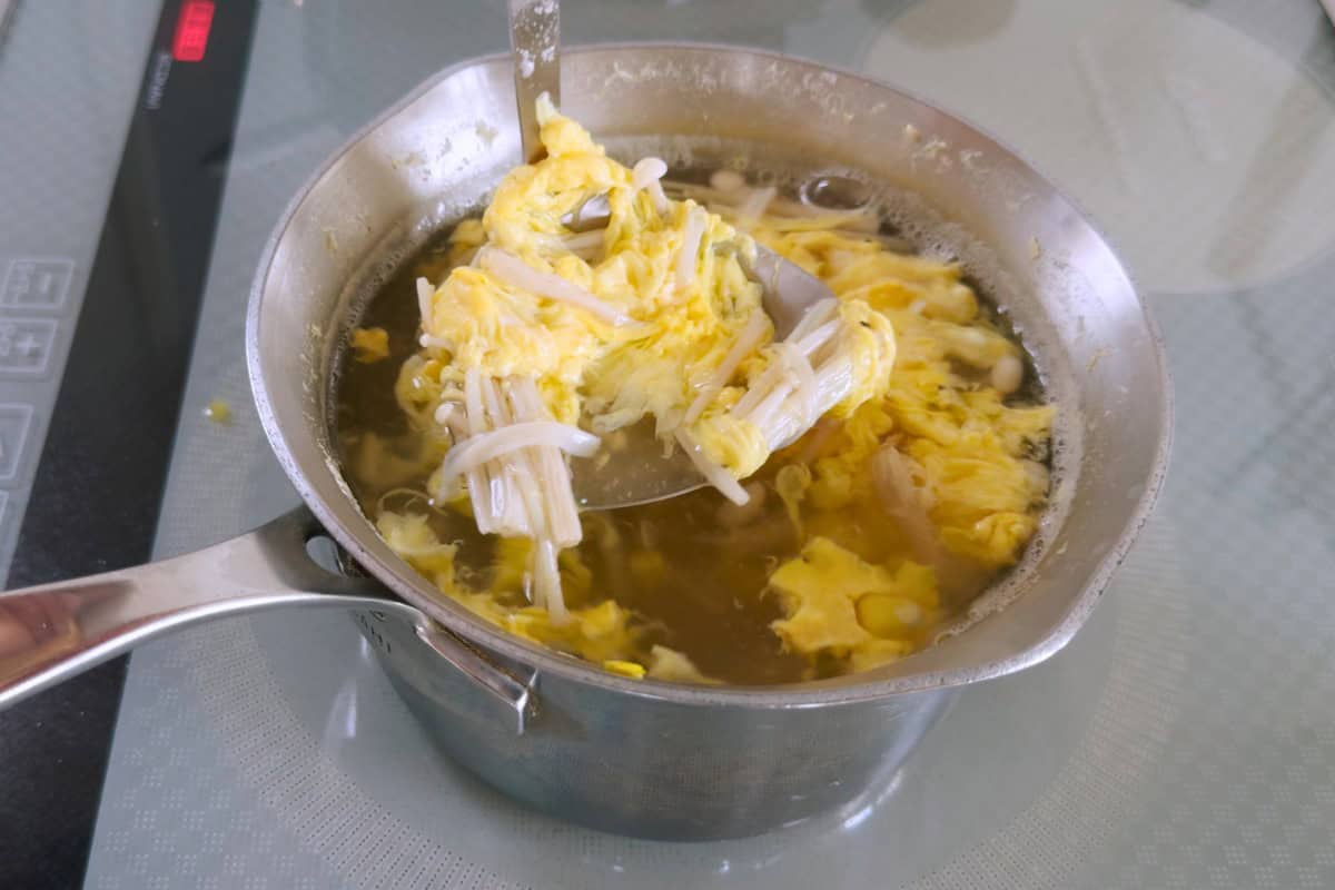 How to make corn and egg soup.