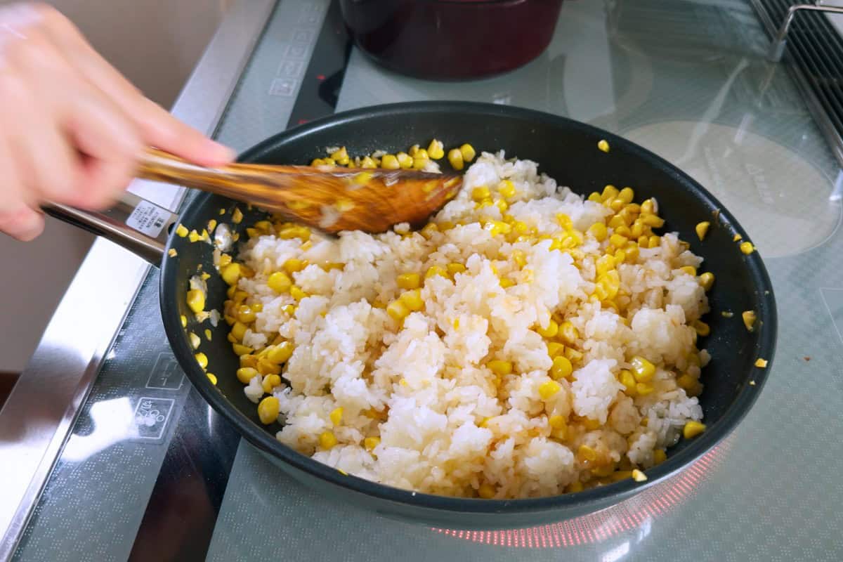How to make corn fried rice.