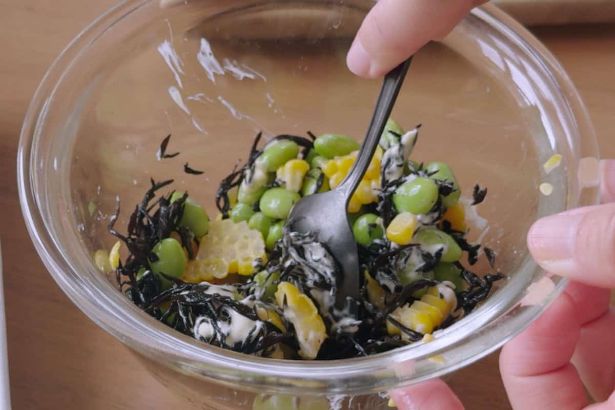 How to make edamame corn hijiki salad.