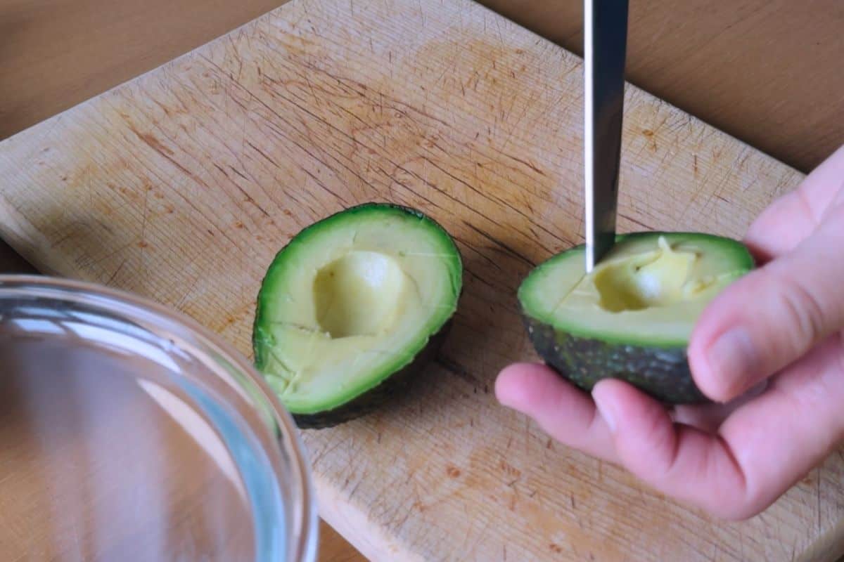 How to make wakame avocado salad.